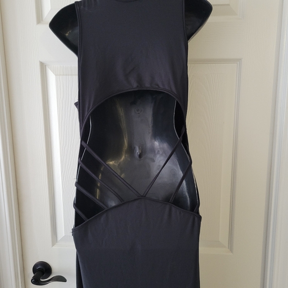 Stretchy black dress with back cut outs. Size XL - Picture 2 of 2